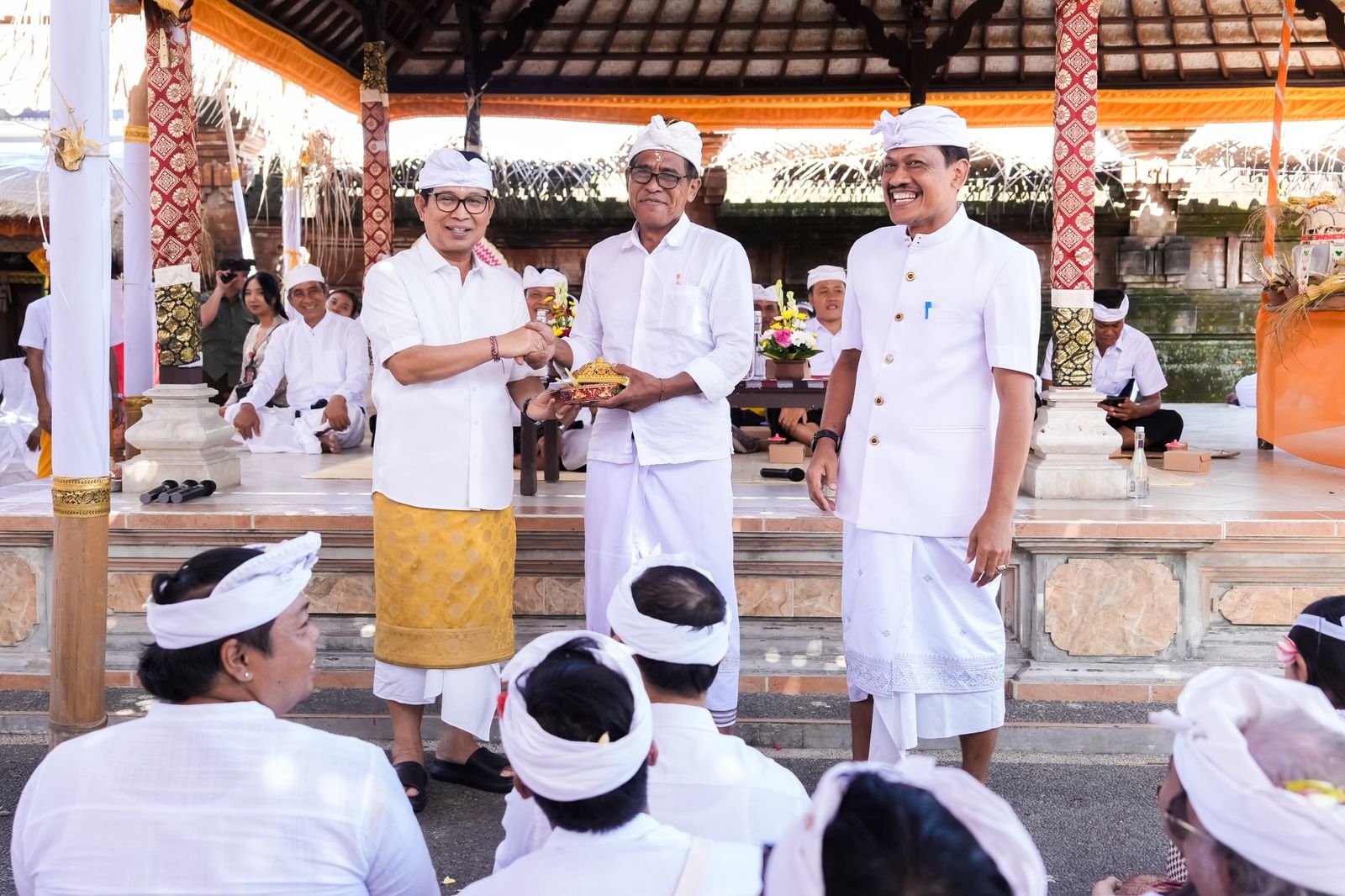 podiumnews.com-Bupati Badung Hadiri Karya Mapedudusan di Desa Adat Umahanyar